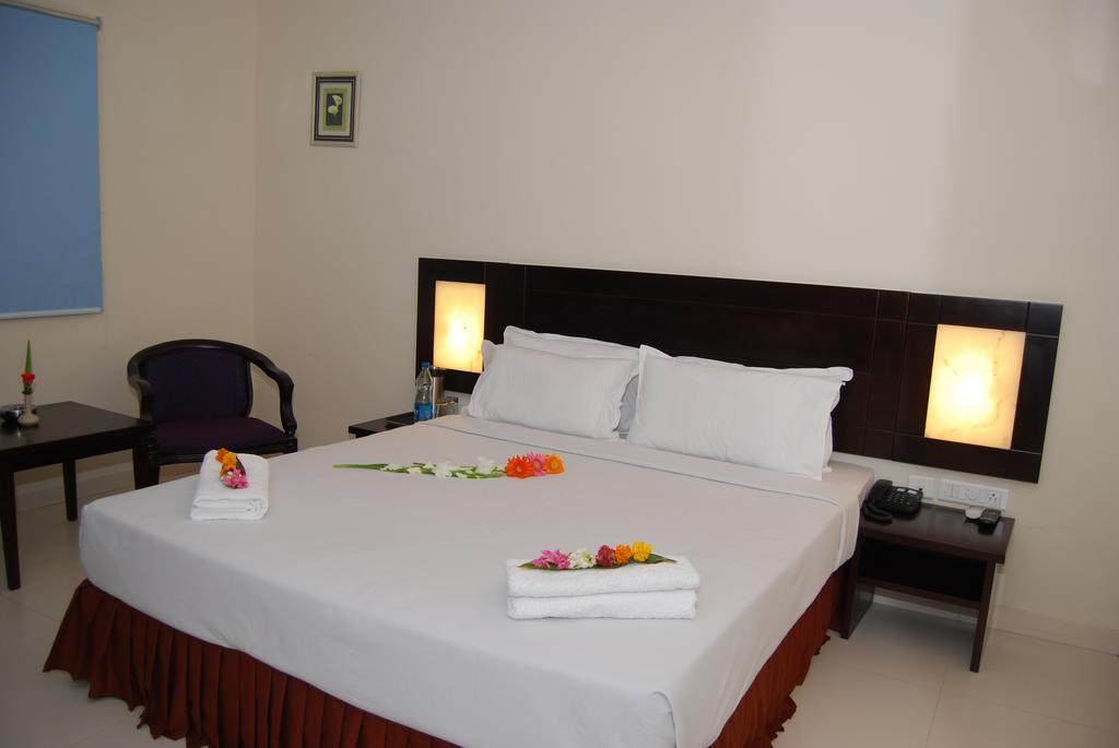 Finestays Shanti Priya Calcutta Extérieur photo